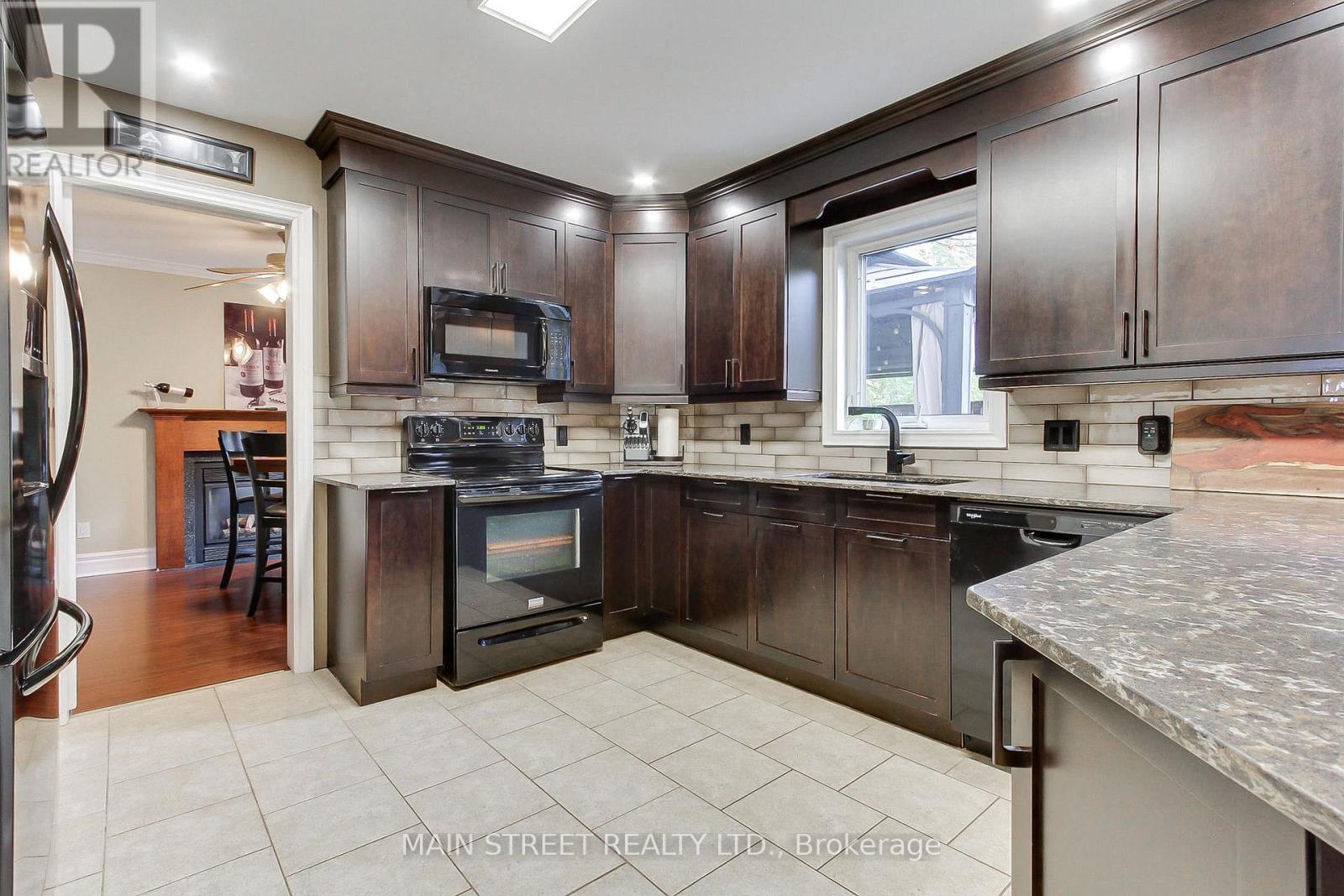 276 Crawford Street, Barrie (Ardagh), Ontario  L4N 3W8 - Photo 8 - S13843418