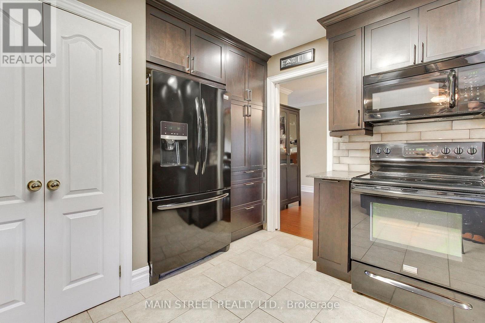 276 Crawford Street, Barrie (Ardagh), Ontario  L4N 3W8 - Photo 9 - S13843418