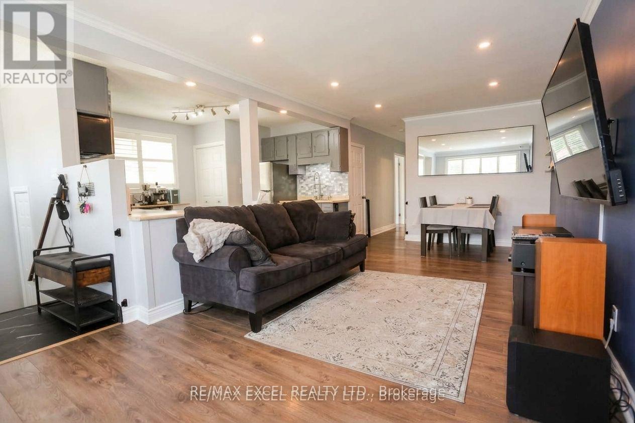 44 Lindsay Avenue, Newmarket, Ontario  L3Y 4N6 - Photo 2 - N13841566