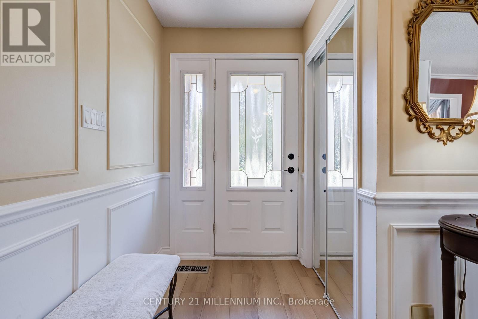 126 Elgin Drive, Brampton, Ontario  L6Y 2E8 - Photo 2 - W13843192