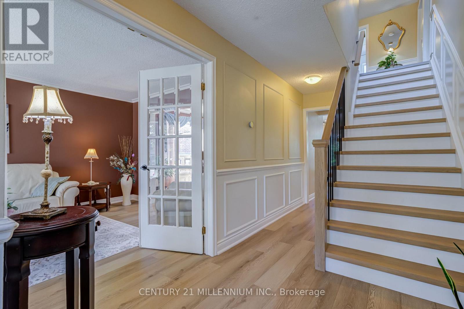 126 Elgin Drive, Brampton, Ontario  L6Y 2E8 - Photo 3 - W13843192