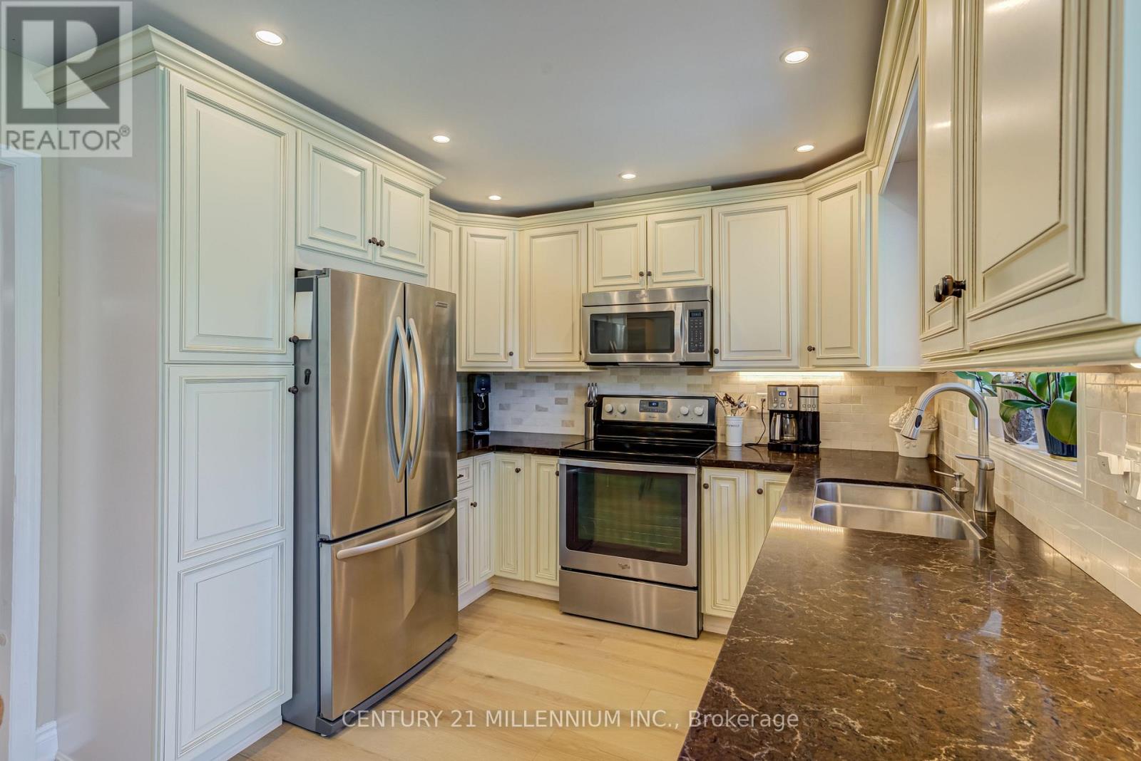 126 Elgin Drive, Brampton, Ontario  L6Y 2E8 - Photo 8 - W13843192