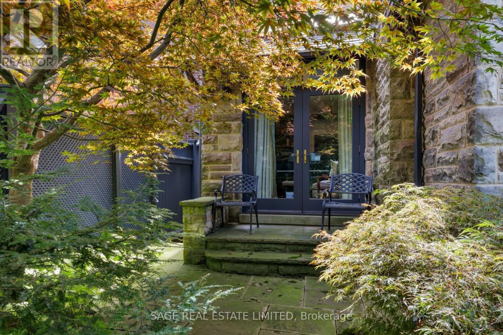 51 King Georges Road, Toronto (Kingsway South), Ontario  M8X 1L4 - Photo 11 - W13843216