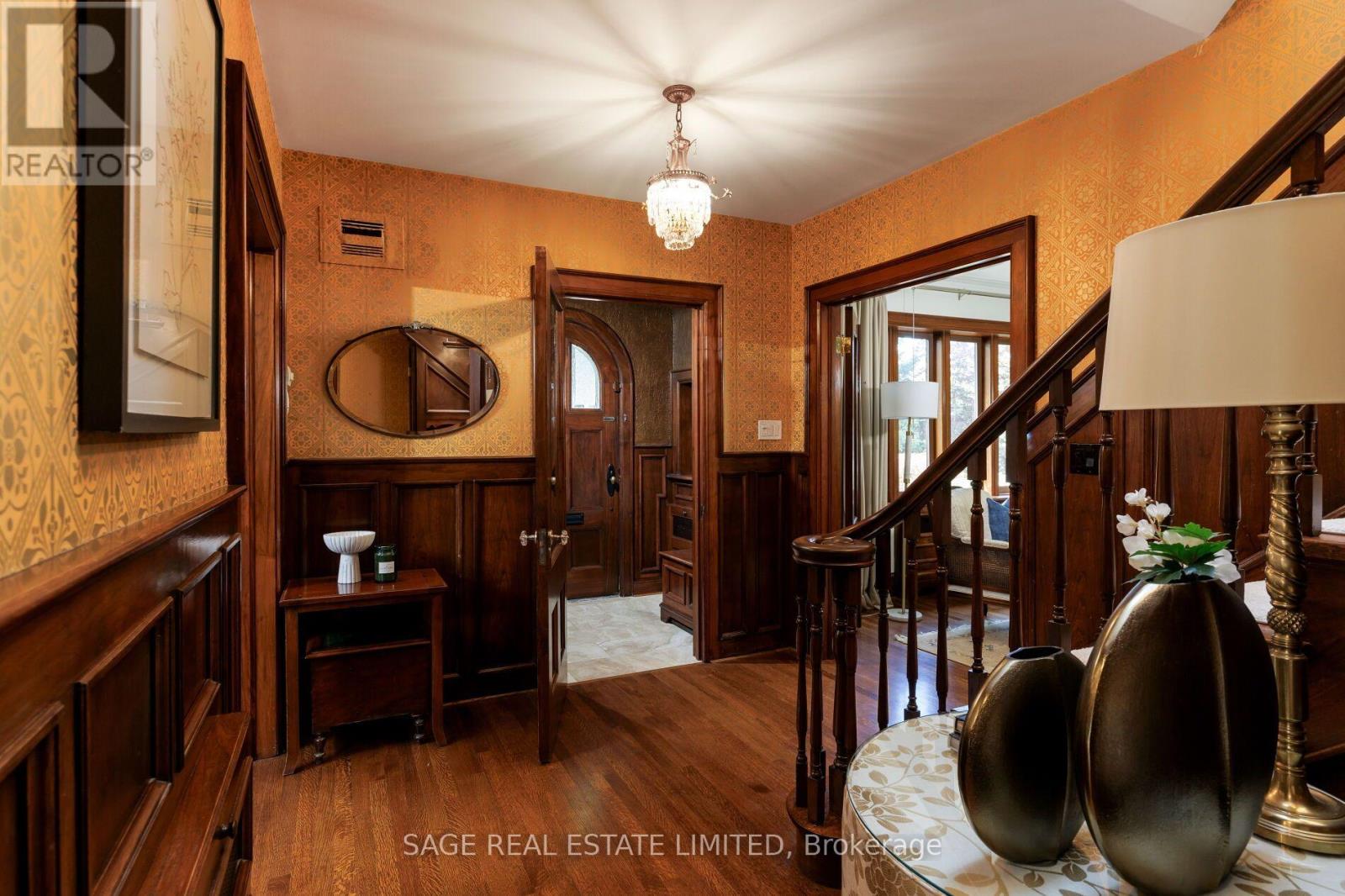 51 King Georges Road, Toronto (Kingsway South), Ontario  M8X 1L4 - Photo 3 - W13843216