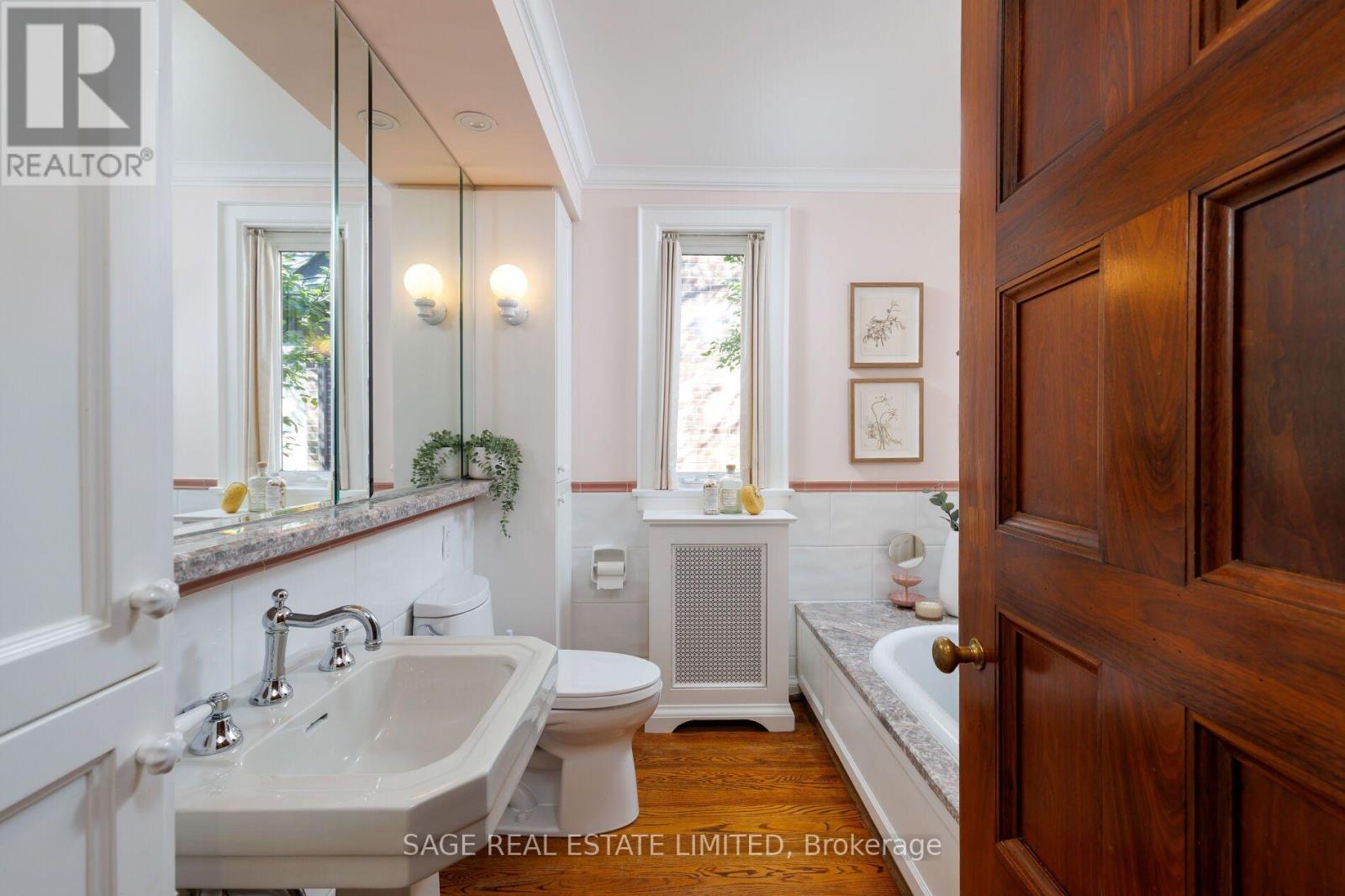 51 King Georges Road, Toronto (Kingsway South), Ontario  M8X 1L4 - Photo 40 - W13843216