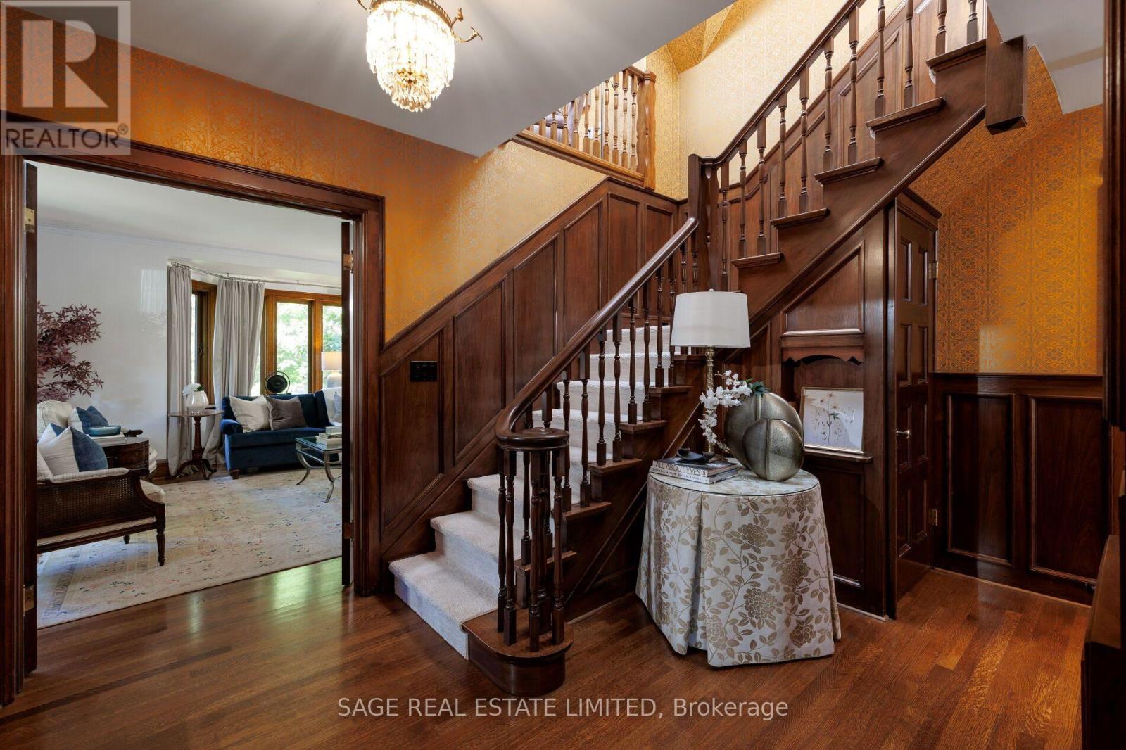 51 King Georges Road, Toronto (Kingsway South), Ontario  M8X 1L4 - Photo 5 - W13843216