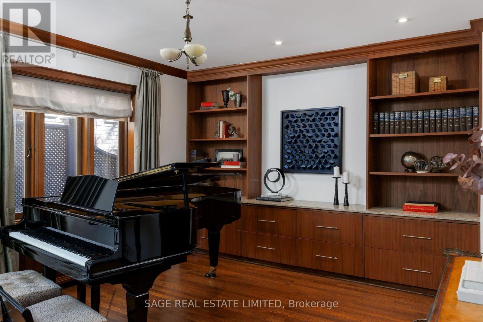 51 King Georges Road, Toronto (Kingsway South), Ontario  M8X 1L4 - Photo 9 - W13843216
