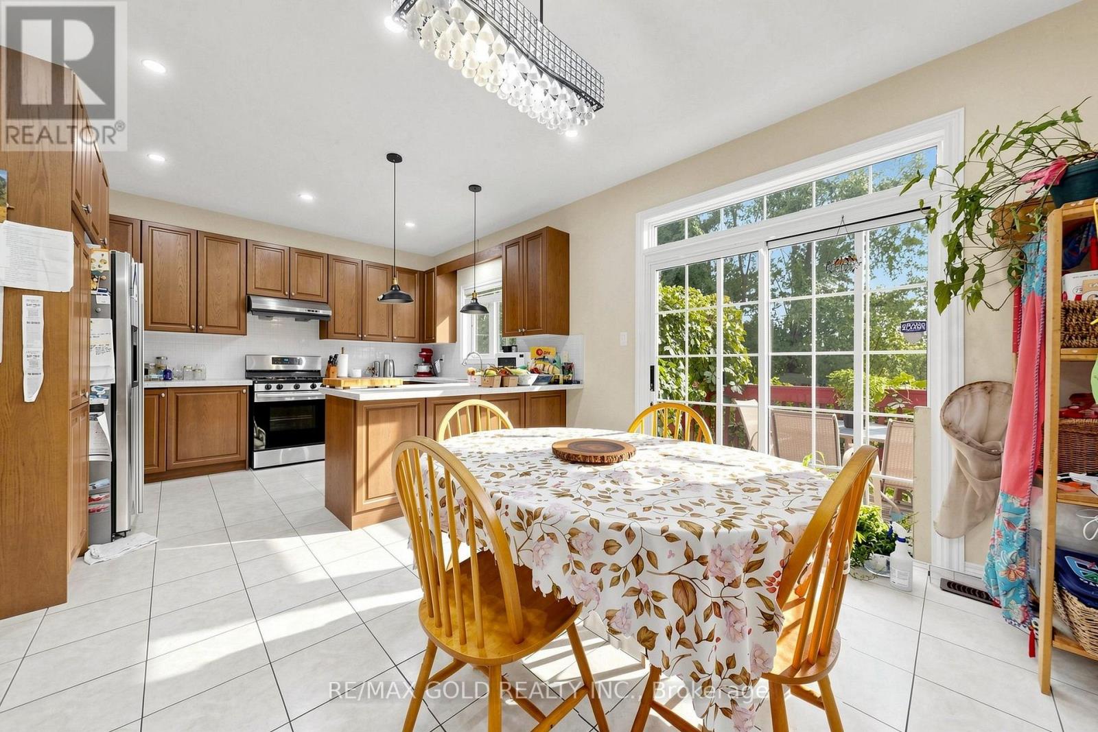 284 Holmes Crescent, Milton (Sc Scott), Ontario  L9T 0R2 - Photo 16 - W13843270