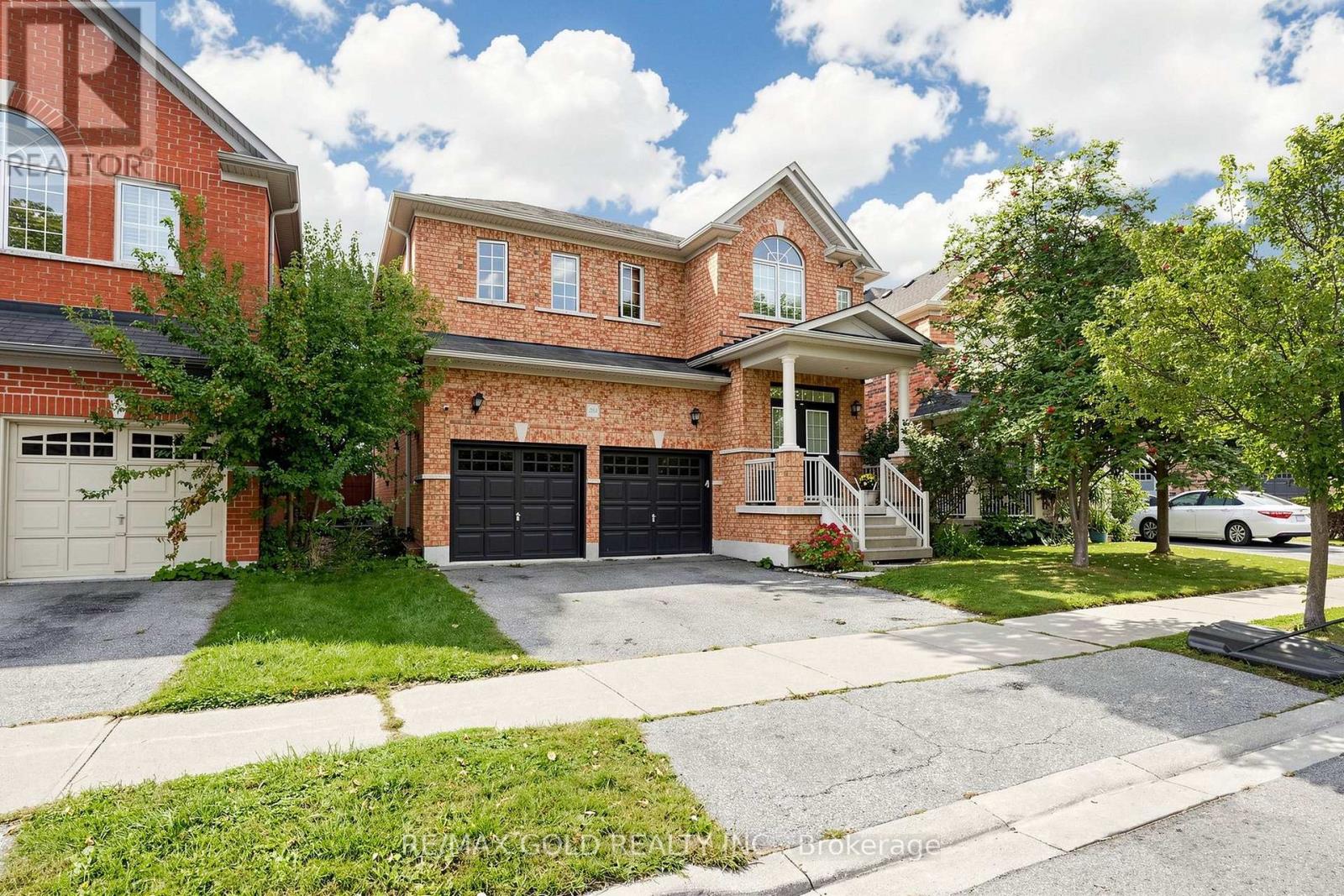 284 Holmes Crescent, Milton, Ontario  L9T 0R2 - Photo 2 - W13843270