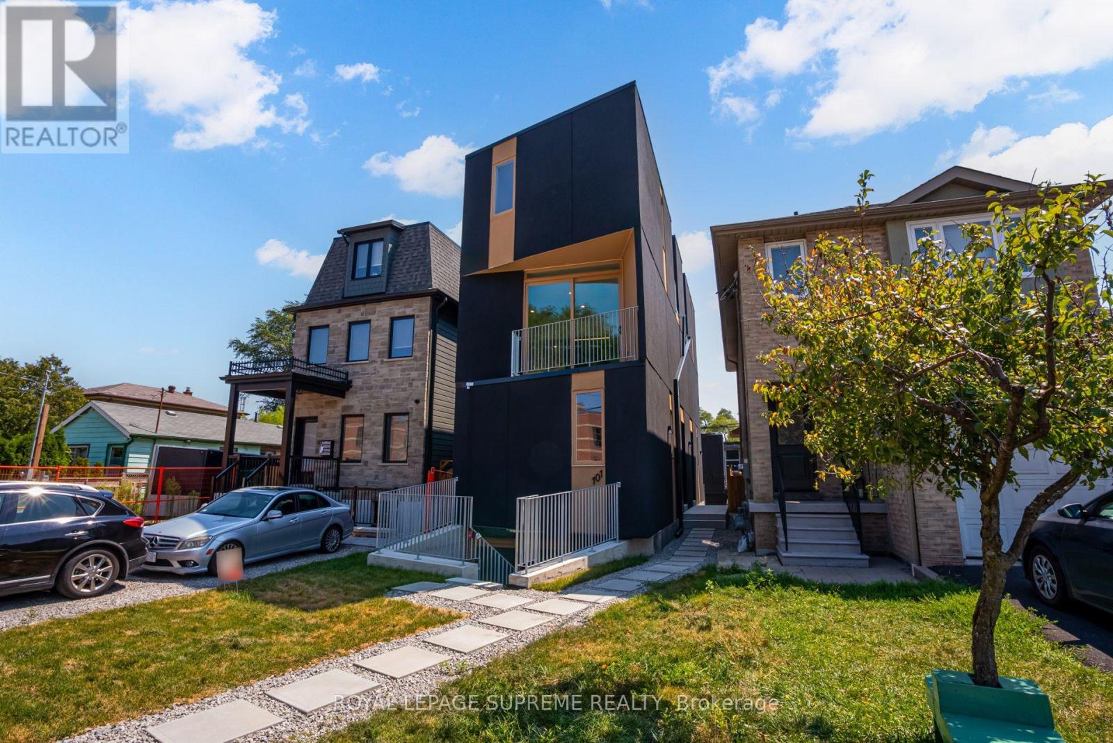 3 - 101 Bernice Crescent, Toronto (Rockcliffe-Smythe), Ontario  M6N 1W7 - Photo 2 - W13843318