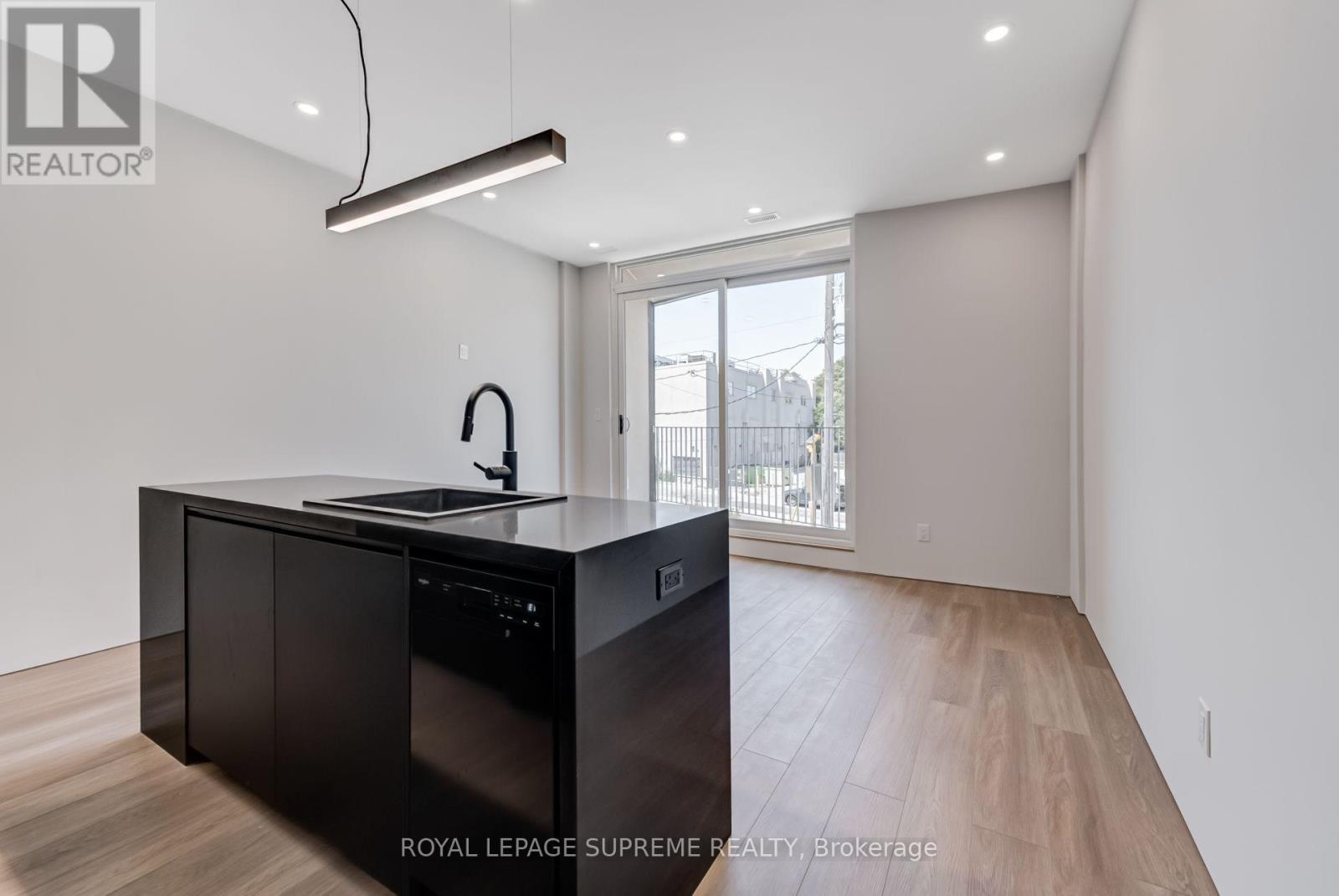 3 - 101 Bernice Crescent, Toronto (Rockcliffe-Smythe), Ontario  M6N 1W7 - Photo 6 - W13843318
