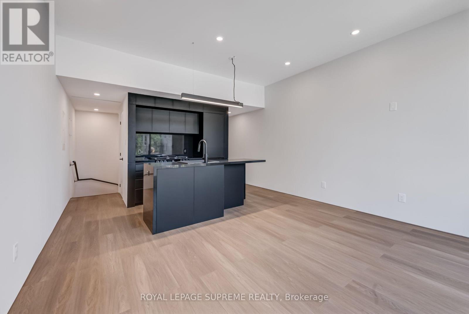 3 - 101 Bernice Crescent, Toronto (Rockcliffe-Smythe), Ontario  M6N 1W7 - Photo 7 - W13843318