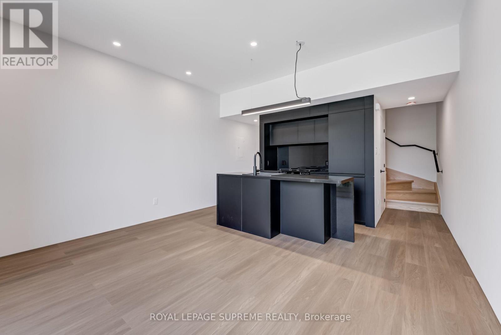 3 - 101 Bernice Crescent, Toronto (Rockcliffe-Smythe), Ontario  M6N 1W7 - Photo 8 - W13843318