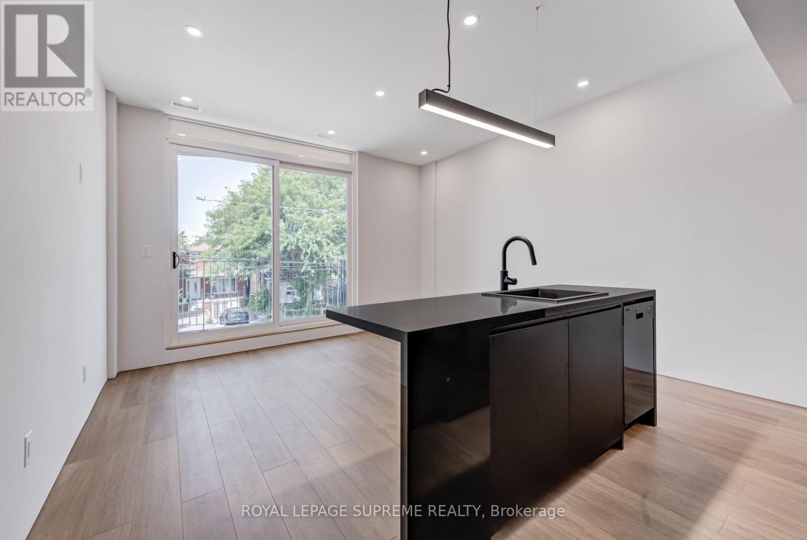 3 - 101 Bernice Crescent, Toronto (Rockcliffe-Smythe), Ontario  M6N 1W7 - Photo 9 - W13843318