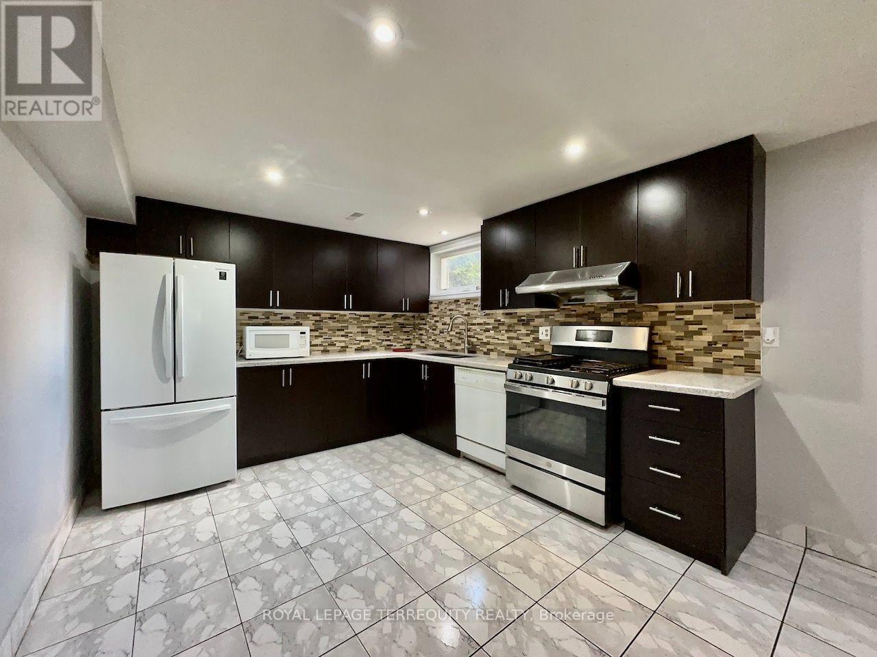 Lower Level - 13 Milford Crescent, Brampton, Ontario  L6S 3E3 - Photo 11 - W13843320