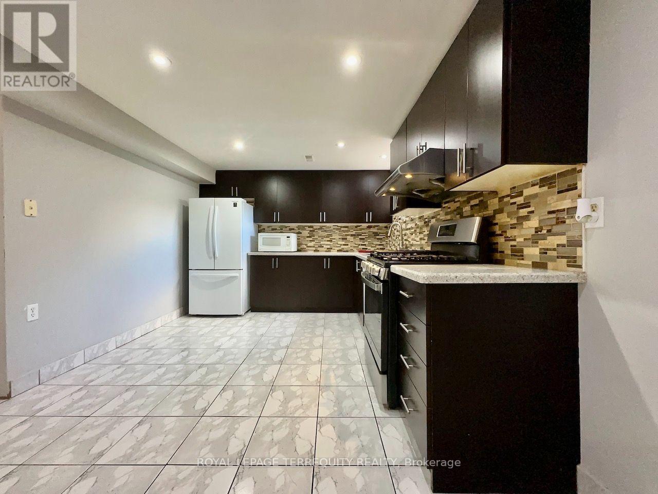 Lower Level - 13 Milford Crescent, Brampton, Ontario  L6S 3E3 - Photo 12 - W13843320