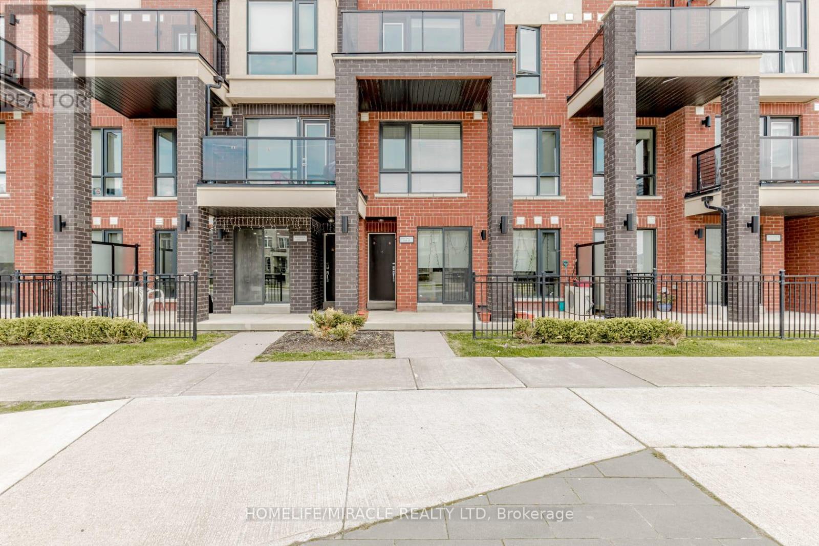 29 - 100 Dufay Road, Brampton, Ontario L7A 4S3 - Photo 2 - W13843392