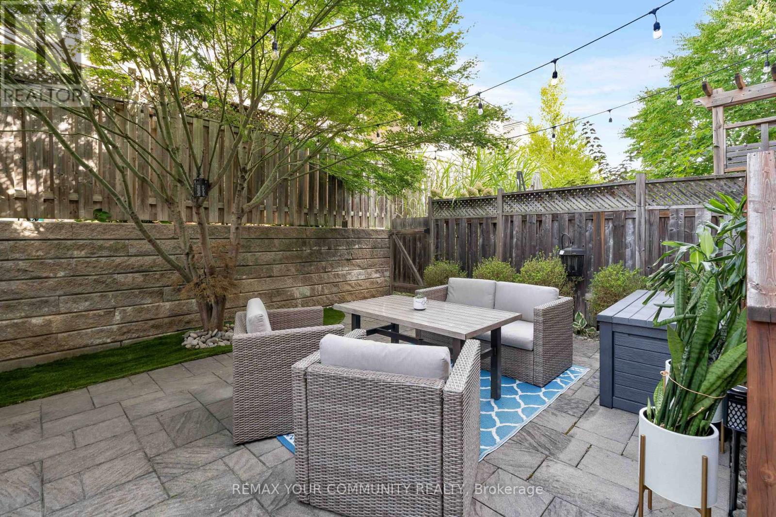 24 Gala Lane, Toronto (Stonegate-Queensway), Ontario  M8Y 0A9 - Photo 4 - W13843396