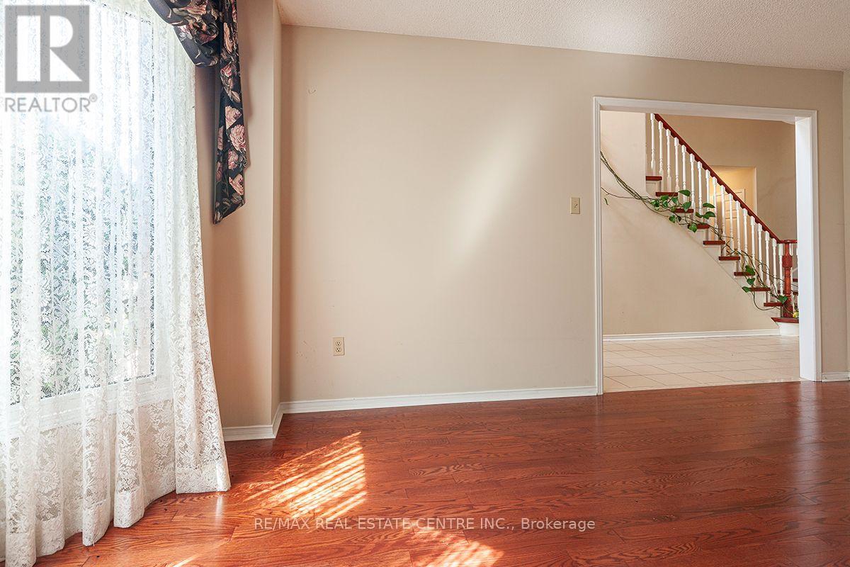 3679 Loyalist Drive, Mississauga (Erin Mills), Ontario  L5L 4S9 - Photo 5 - W13843438