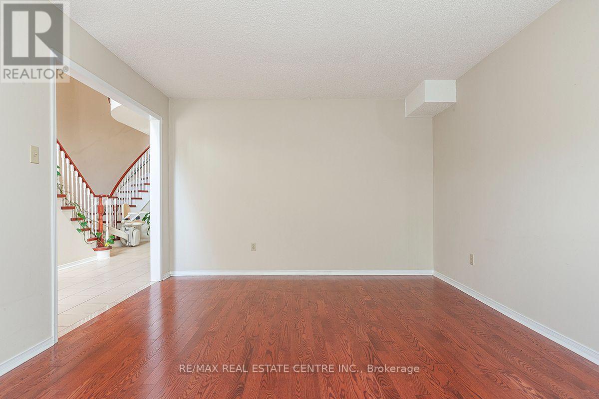 3679 Loyalist Drive, Mississauga (Erin Mills), Ontario  L5L 4S9 - Photo 6 - W13843438