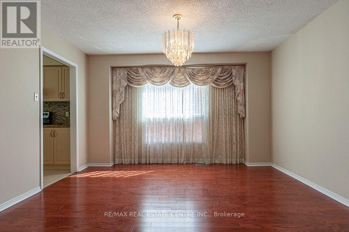 3679 Loyalist Drive, Mississauga (Erin Mills), Ontario  L5L 4S9 - Photo 7 - W13843438