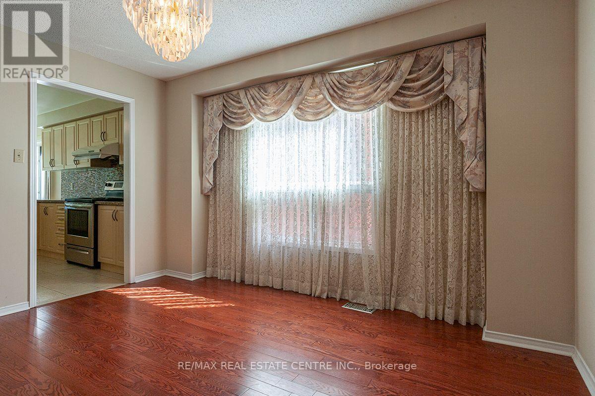 3679 Loyalist Drive, Mississauga (Erin Mills), Ontario  L5L 4S9 - Photo 8 - W13843438