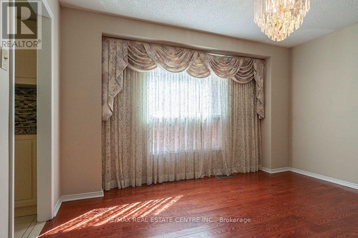 3679 Loyalist Drive, Mississauga (Erin Mills), Ontario  L5L 4S9 - Photo 9 - W13843438