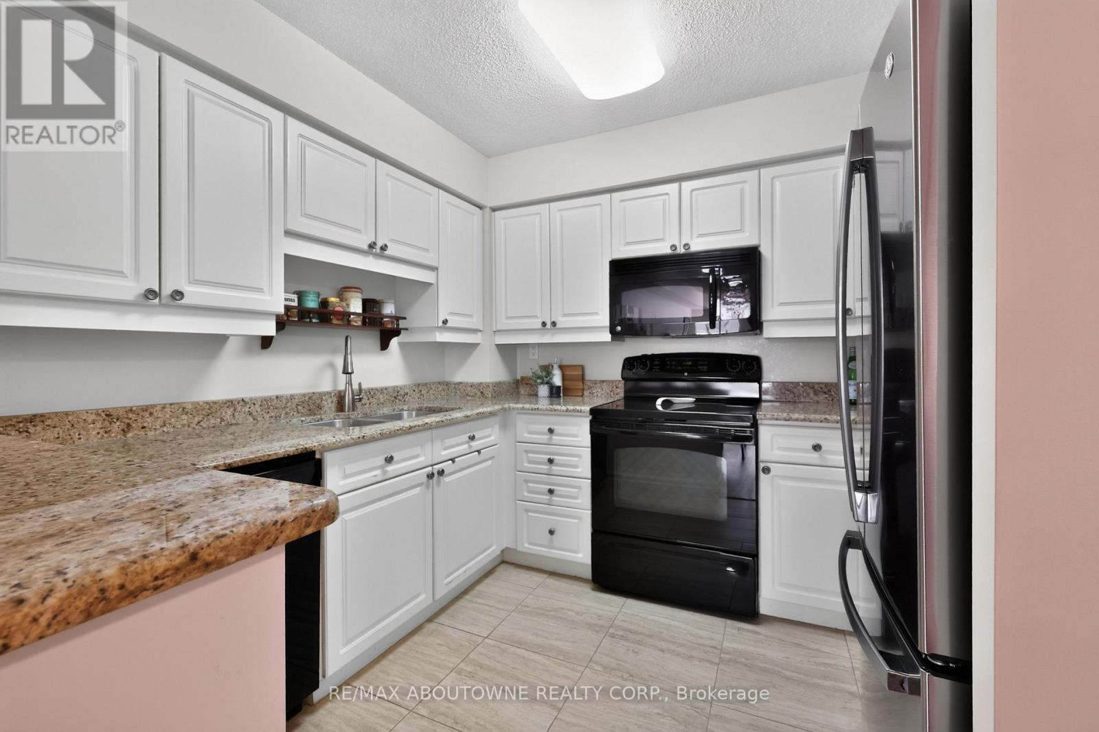 211 - 221 Robinson Street, Oakville (Oo Old Oakville), Ontario  L6J 7N9 - Photo 10 - W13843508