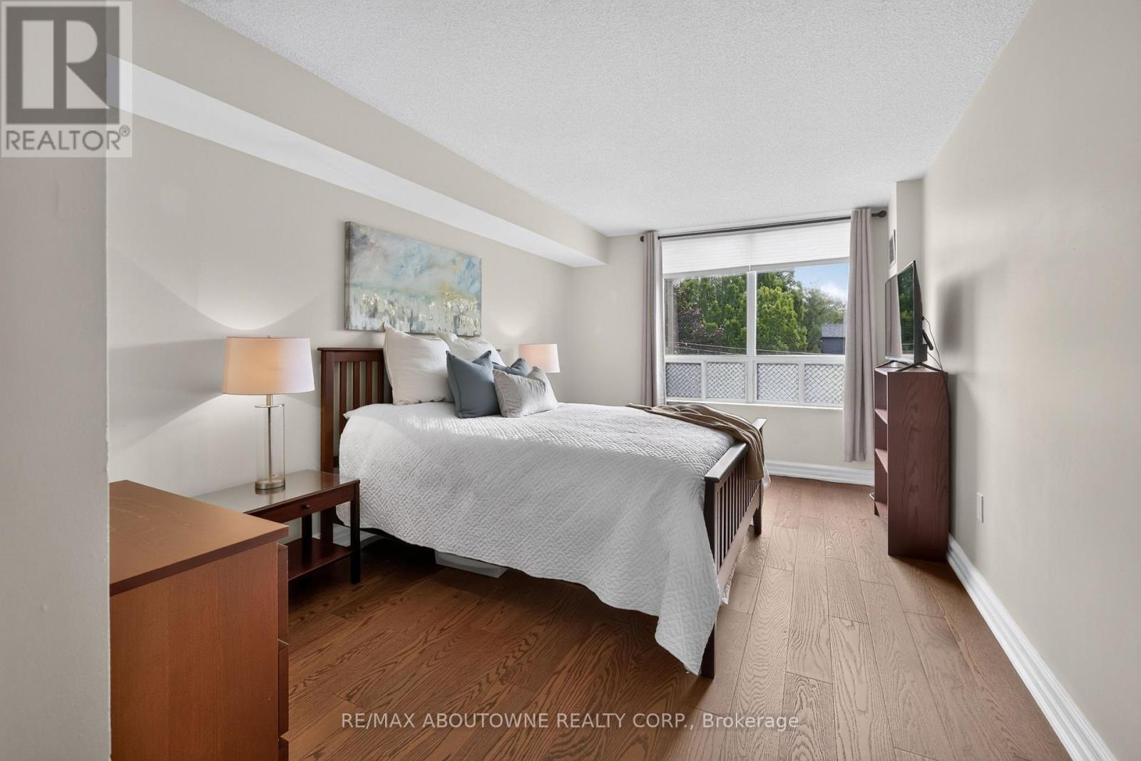 211 - 221 Robinson Street, Oakville (Oo Old Oakville), Ontario  L6J 7N9 - Photo 17 - W13843508