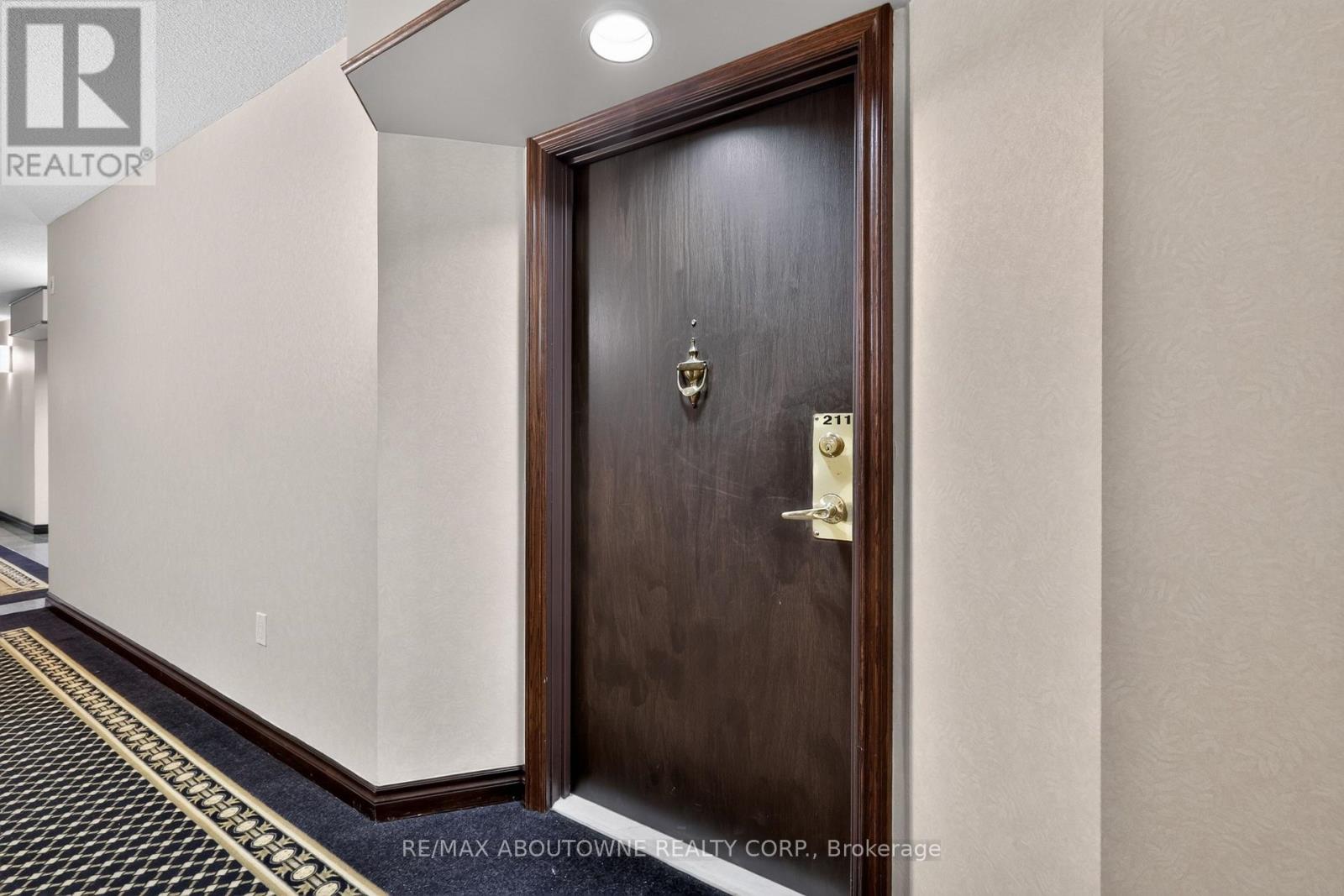 211 - 221 Robinson Street, Oakville (Oo Old Oakville), Ontario  L6J 7N9 - Photo 5 - W13843508