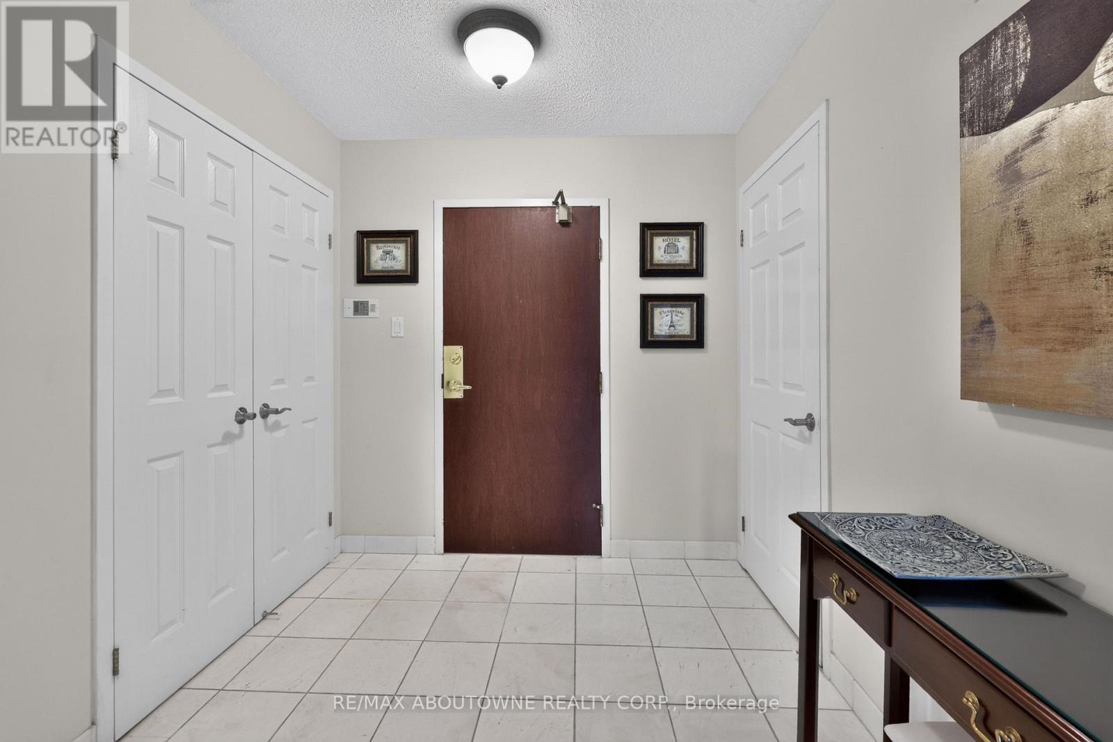 211 - 221 Robinson Street, Oakville (Oo Old Oakville), Ontario  L6J 7N9 - Photo 6 - W13843508