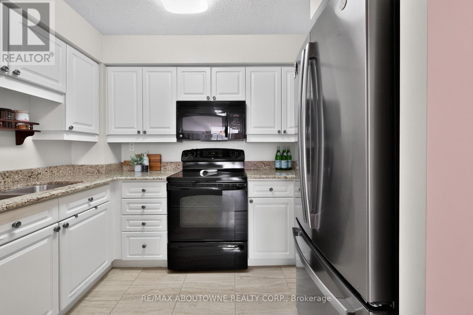 211 - 221 Robinson Street, Oakville (Oo Old Oakville), Ontario  L6J 7N9 - Photo 8 - W13843508