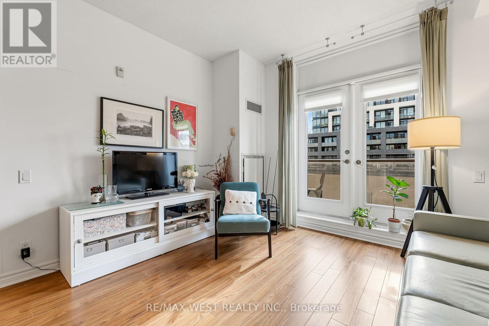 402 - 4196 Dundas Street W, Toronto, Ontario  M8X 0A3 - Photo 4 - W13813060