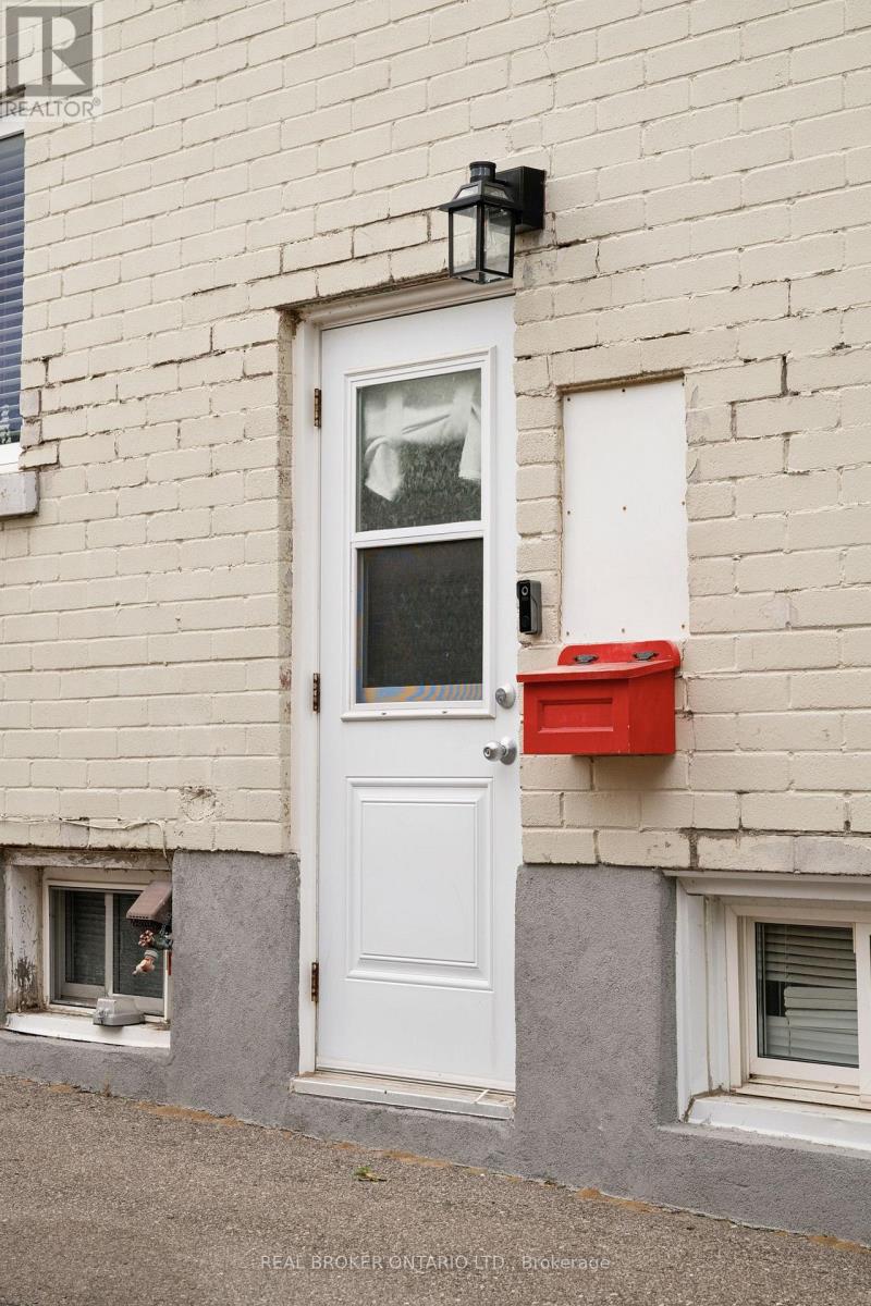 69 Talbot Street, Kitchener, Ontario  N2M 2A8 - Photo 4 - X13843314