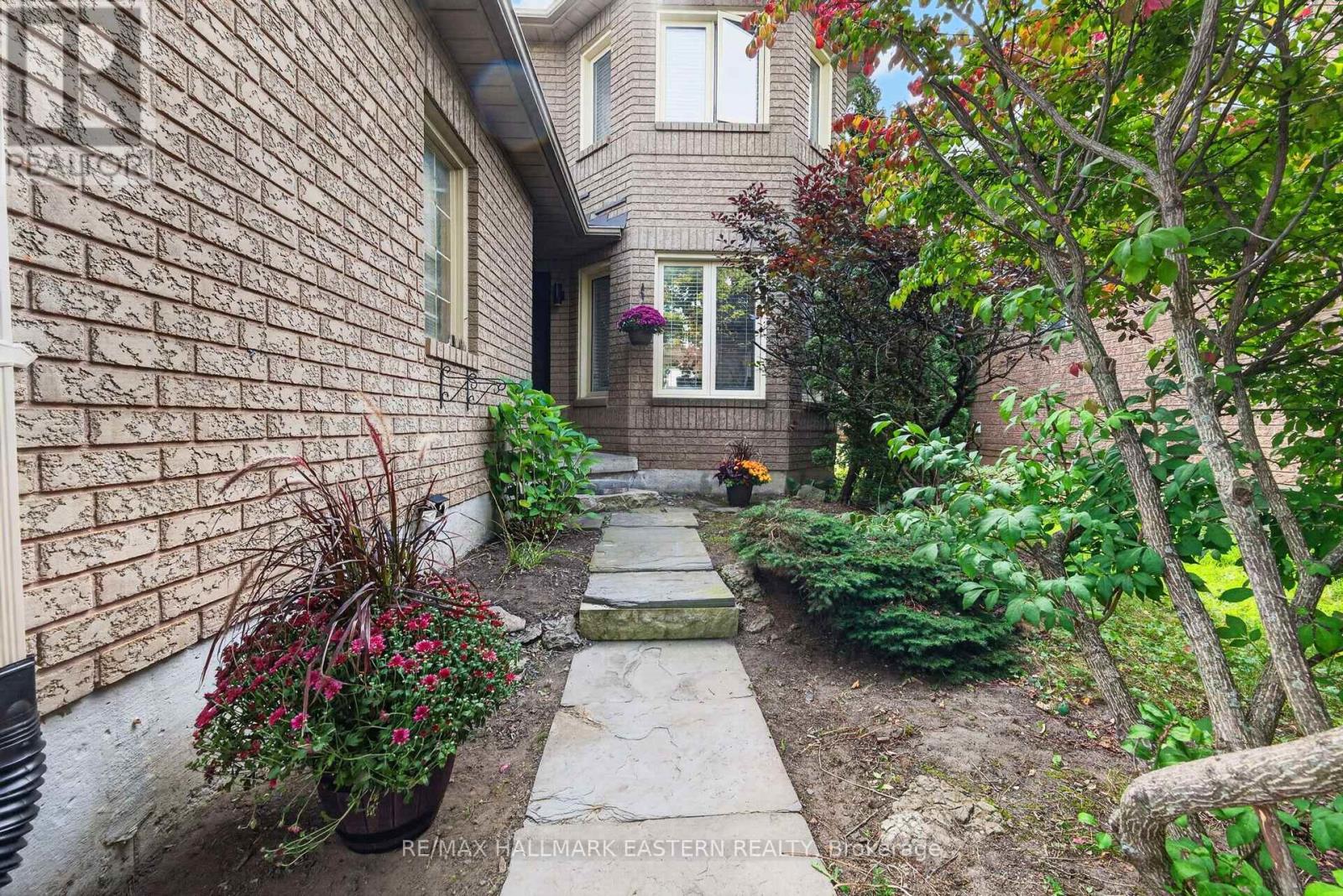 25 Edgerton Drive, Clarington, Ontario  L1C 4S7 - Photo 3 - E13843574