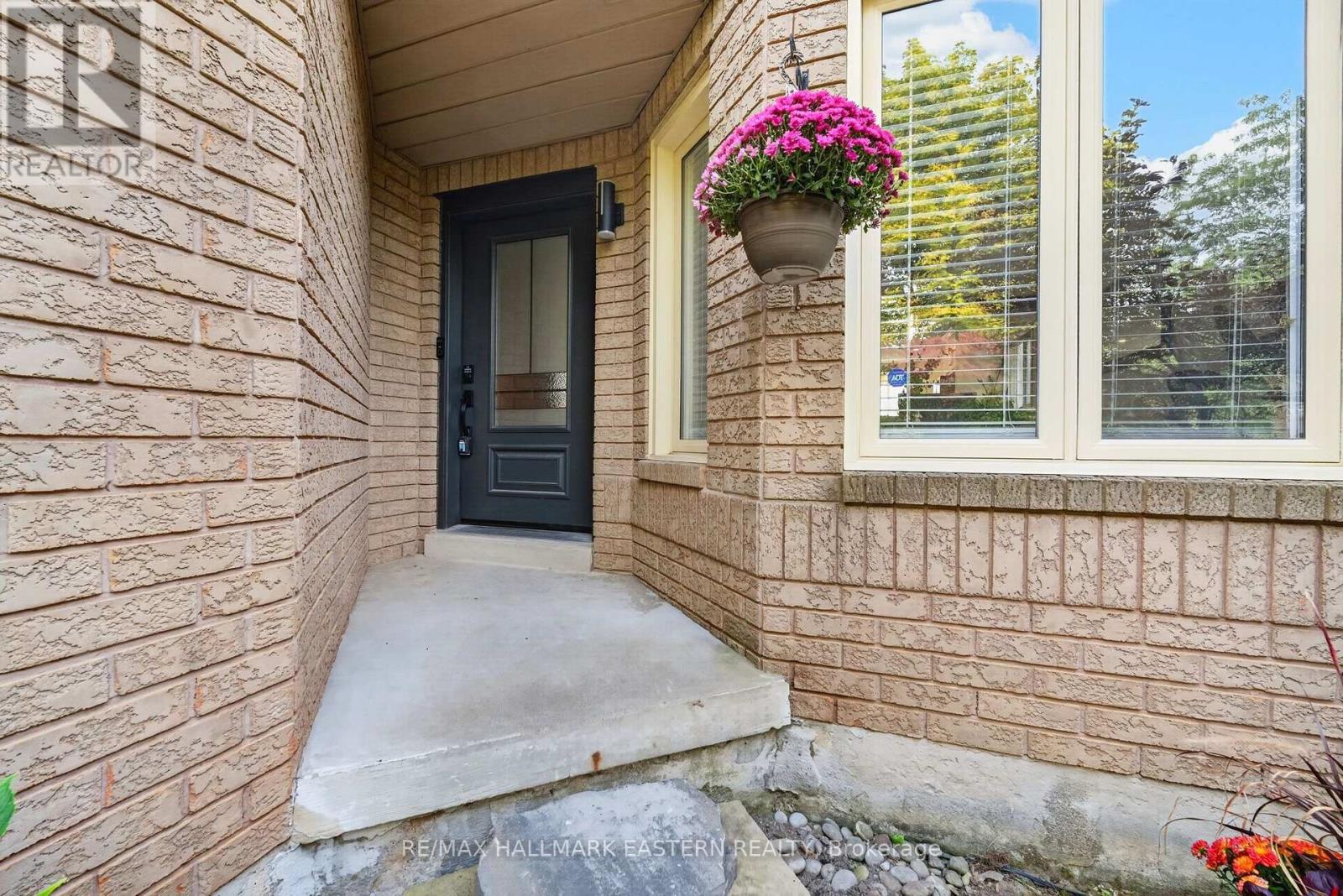 25 Edgerton Drive, Clarington, Ontario  L1C 4S7 - Photo 4 - E13843574