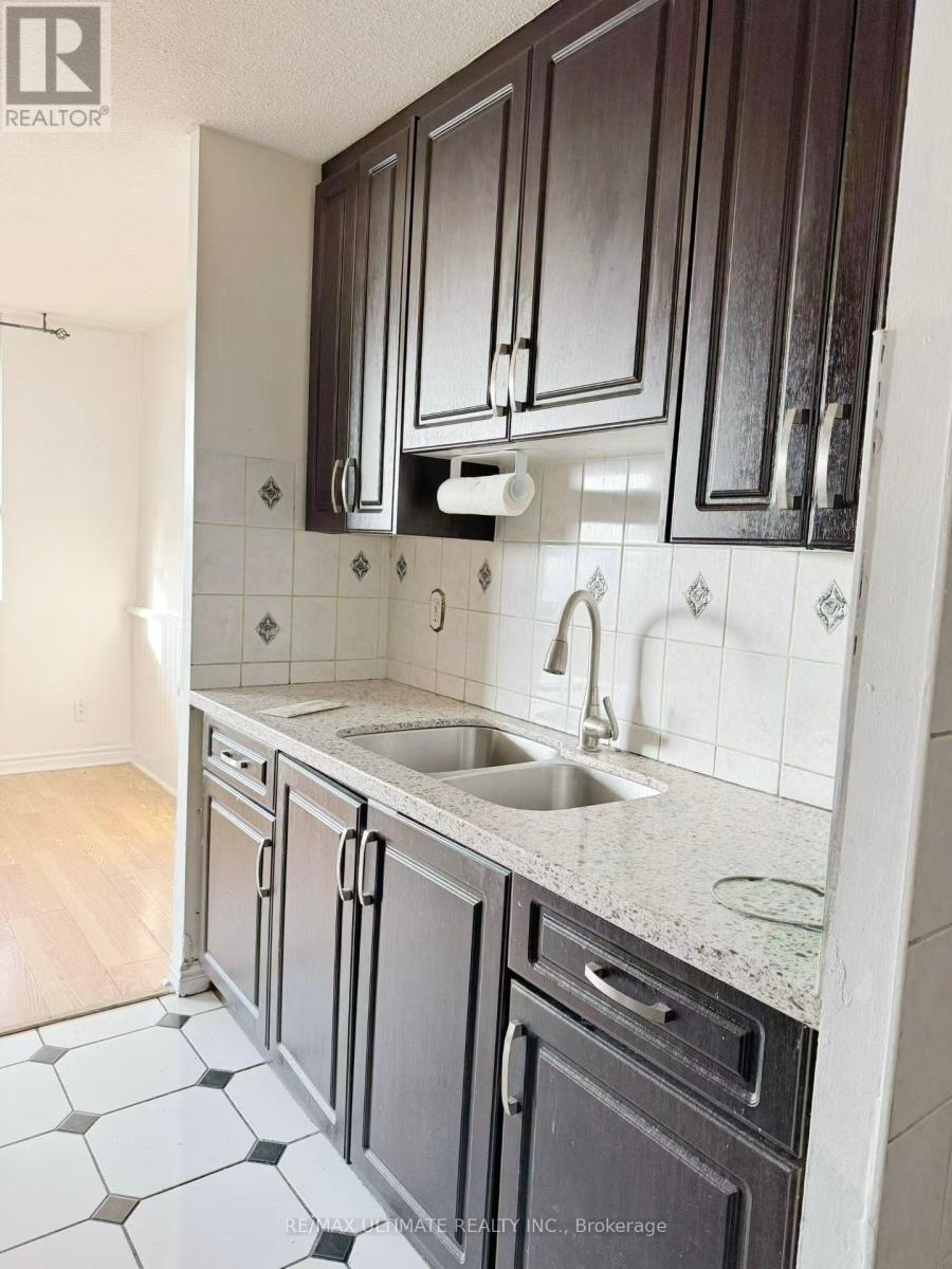 1410 - 1950 Kennedy Road, Toronto, Ontario  M1P 4S9 - Photo 2 - E13843536