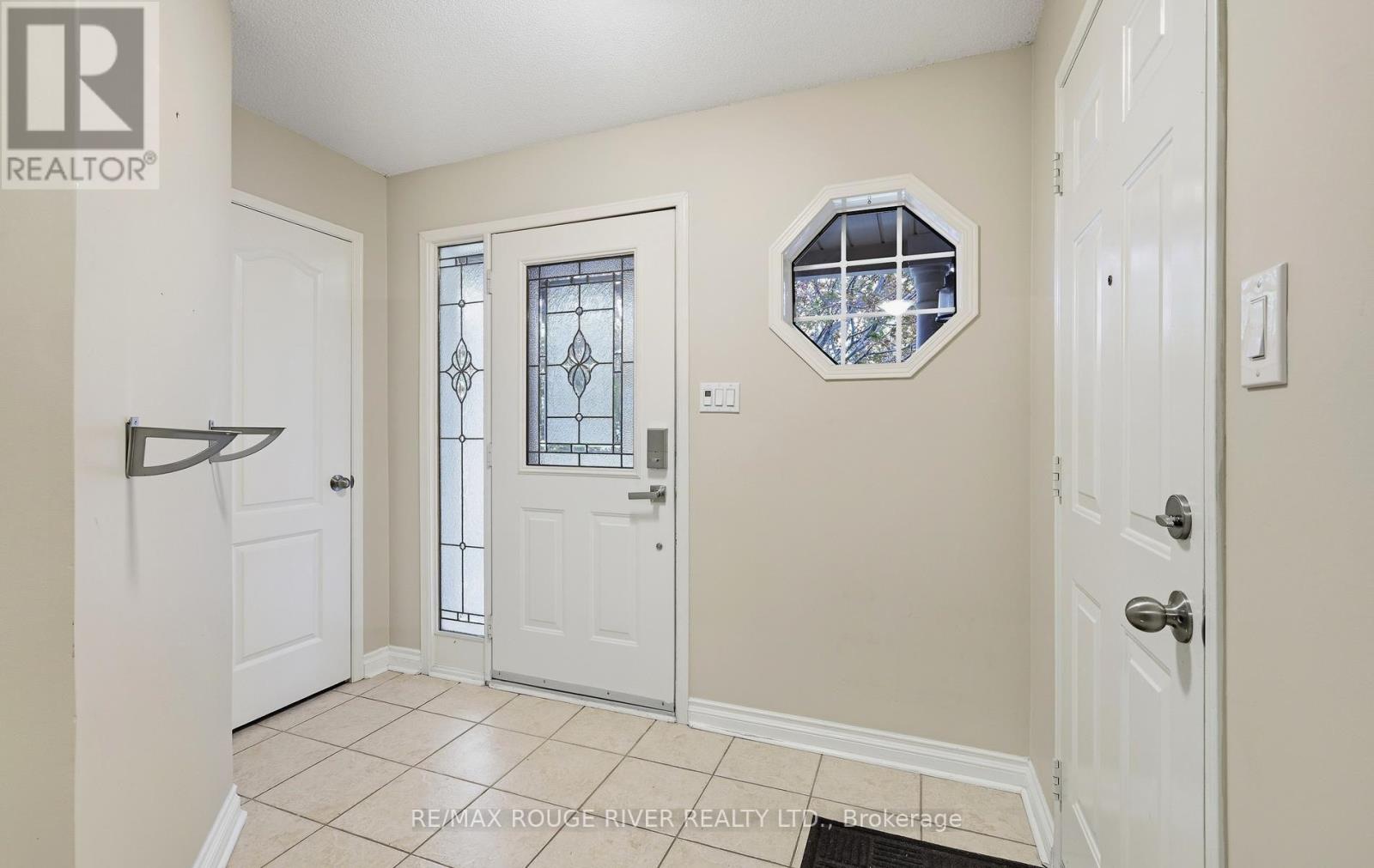 245 Willowbrook Drive, Whitby, Ontario  L1R 2Z1 - Photo 5 - E13843576