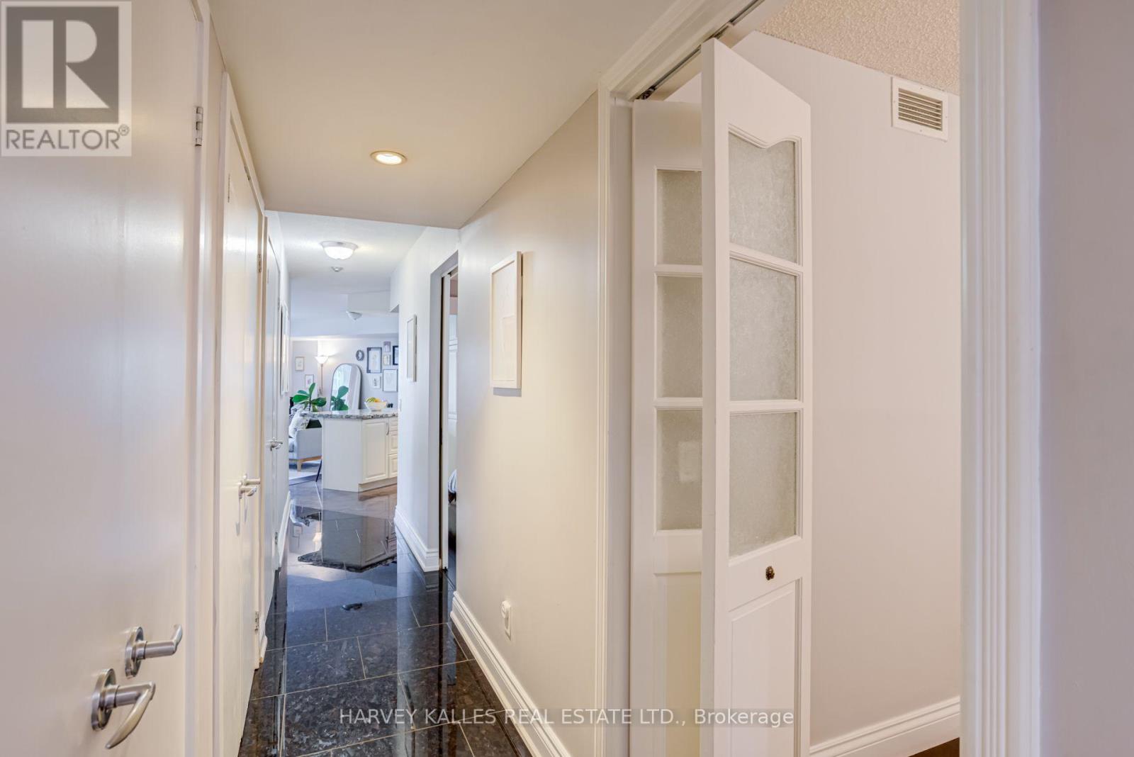 610 - 8 York Street, Toronto, Ontario  M5J 2Y2 - Photo 5 - C13816046