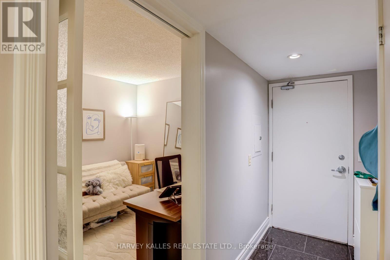 610 - 8 York Street, Toronto, Ontario  M5J 2Y2 - Photo 3 - C13816046