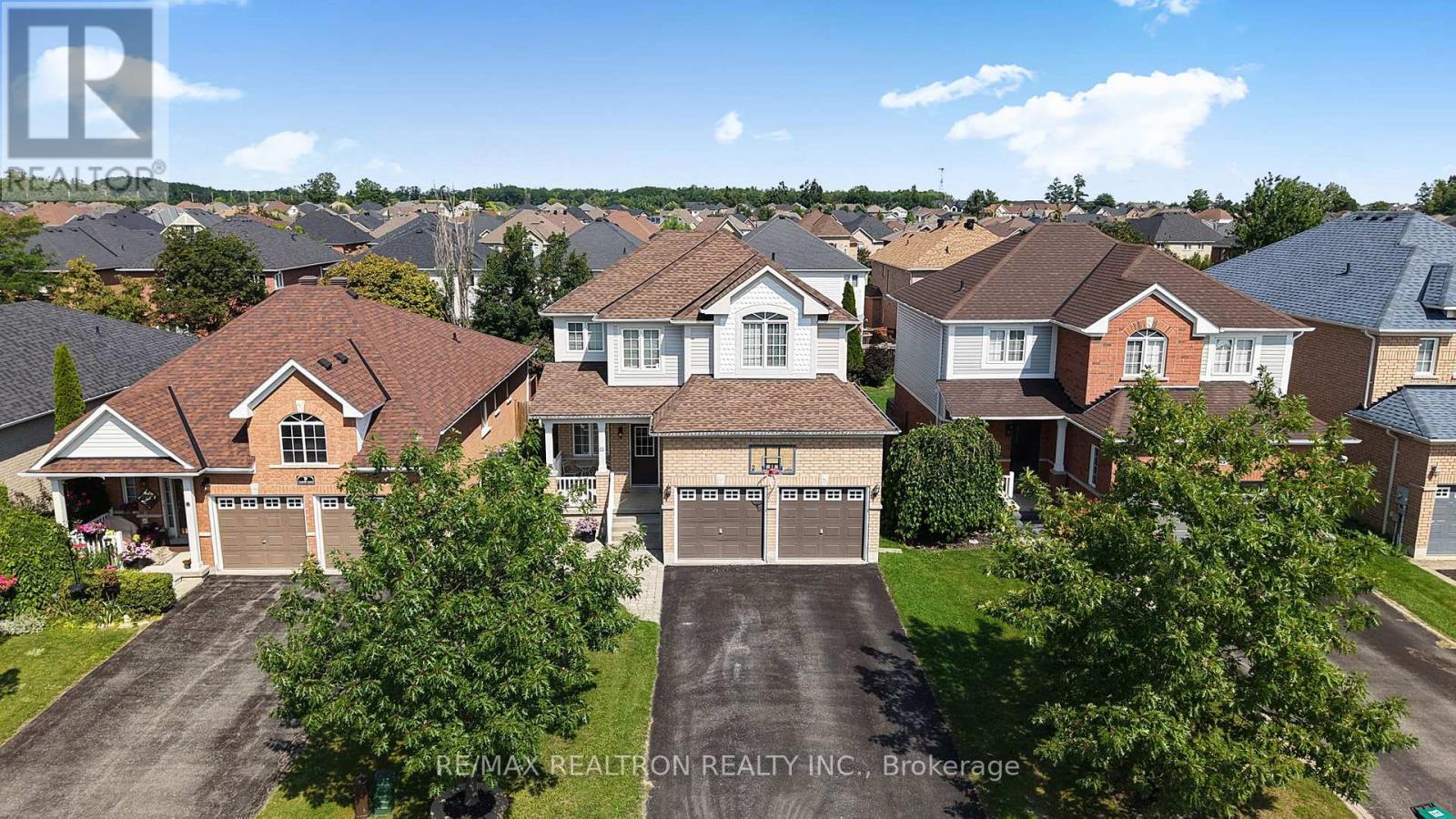 11 Tudor Crescent, Barrie, Ontario  L4M 0A8 - Photo 2 - S13843572