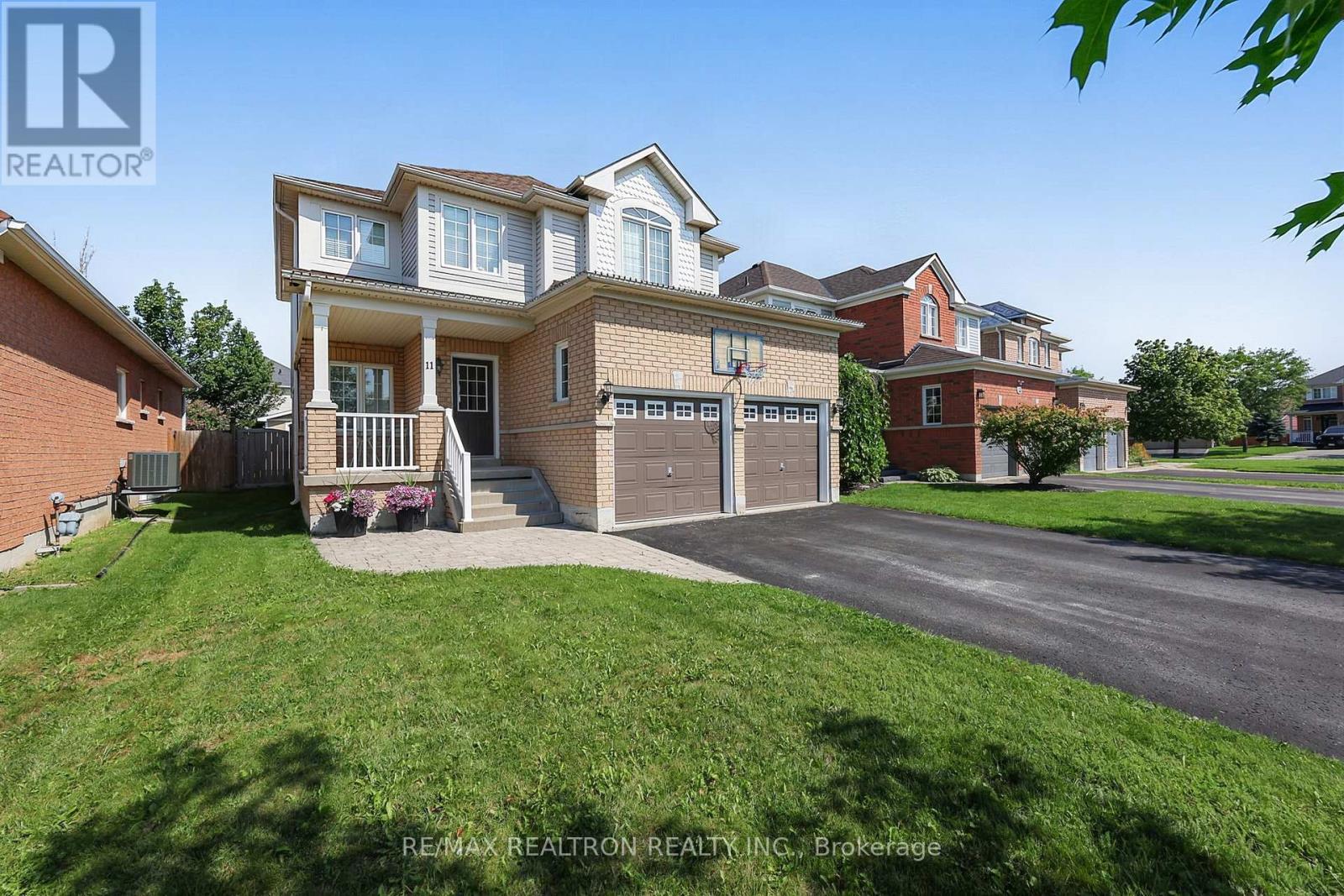 11 Tudor Crescent, Barrie, Ontario  L4M 0A8 - Photo 3 - S13843572