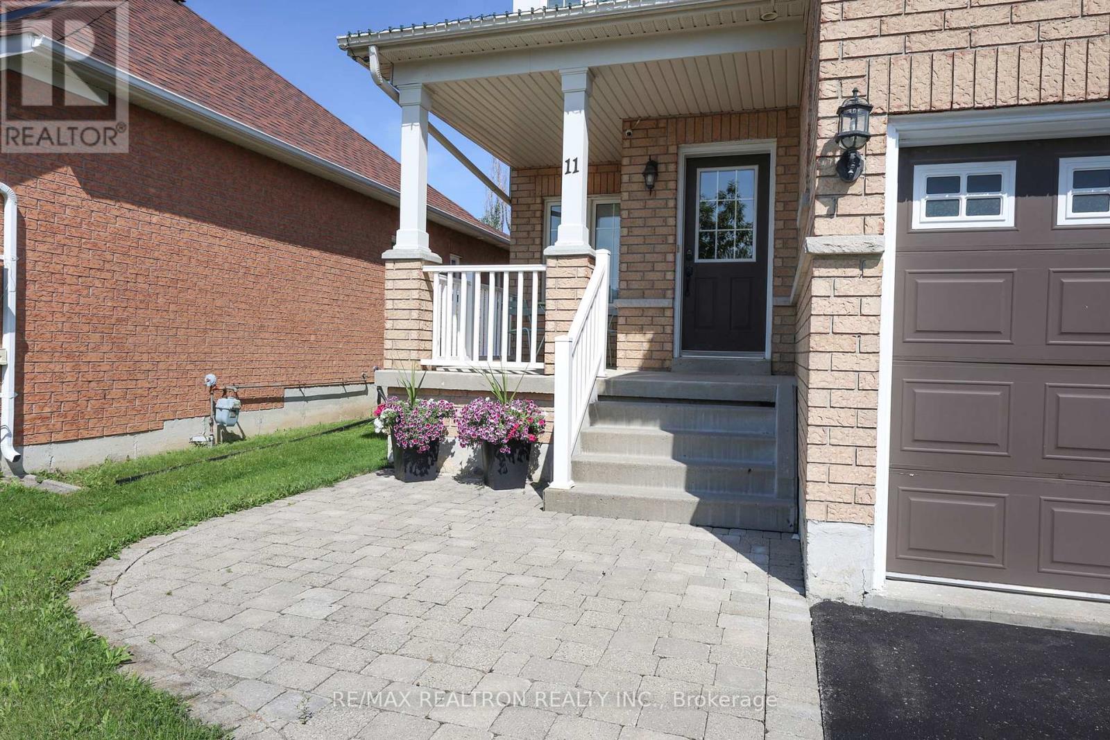 11 Tudor Crescent, Barrie, Ontario  L4M 0A8 - Photo 4 - S13843572