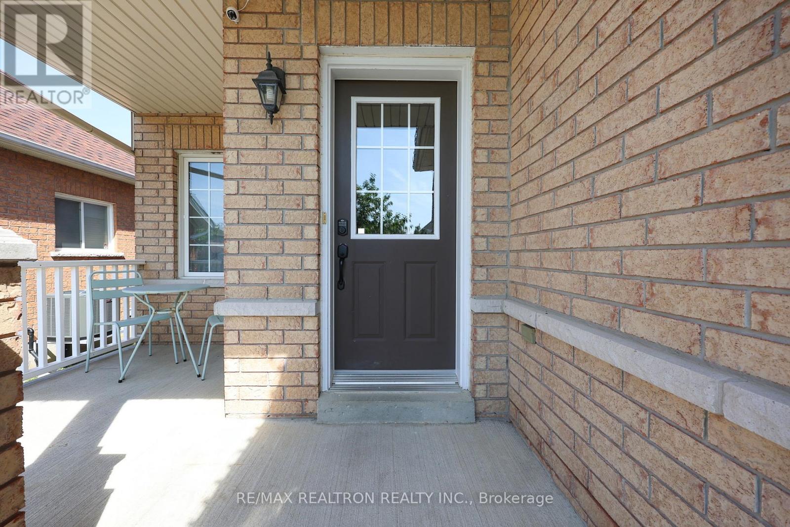 11 Tudor Crescent, Barrie, Ontario  L4M 0A8 - Photo 5 - S13843572