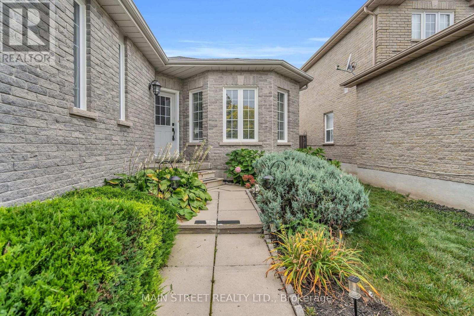27 Max Avenue, Barrie (Painswick South), Ontario  L4N 0Y3 - Photo 2 - S13843616