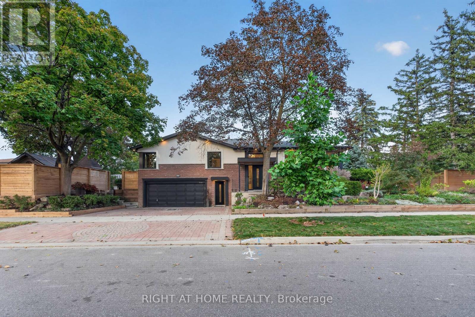 3361 Rhonda Valley, Mississauga, Ontario  L5A 3G1 - Photo 2 - W13843592