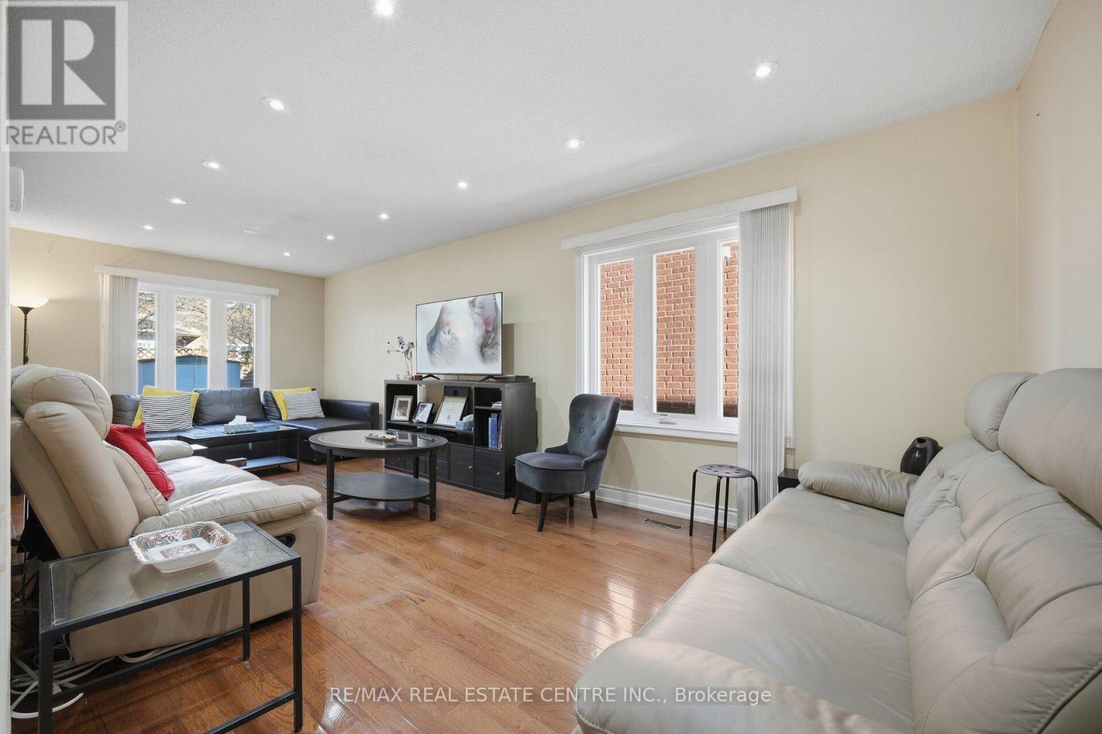 22 Faywood Drive, Brampton (Fletcher's West), Ontario  L6Y 4K3 - Photo 10 - W13843622