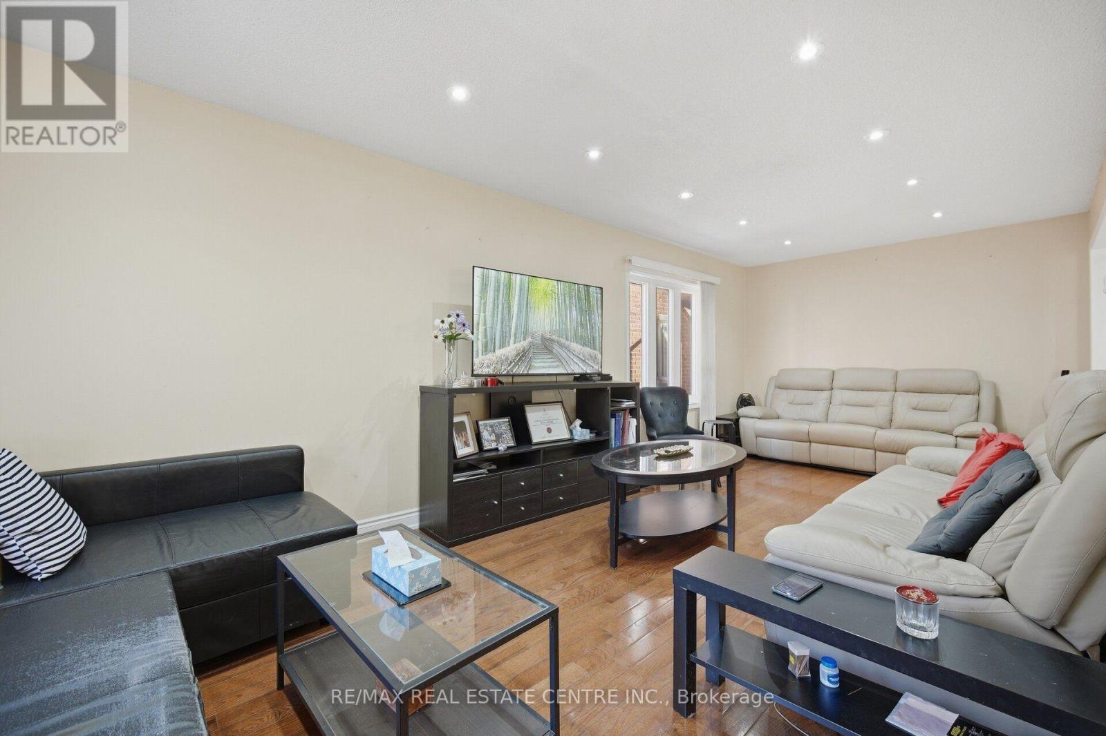 22 Faywood Drive, Brampton (Fletcher's West), Ontario  L6Y 4K3 - Photo 11 - W13843622