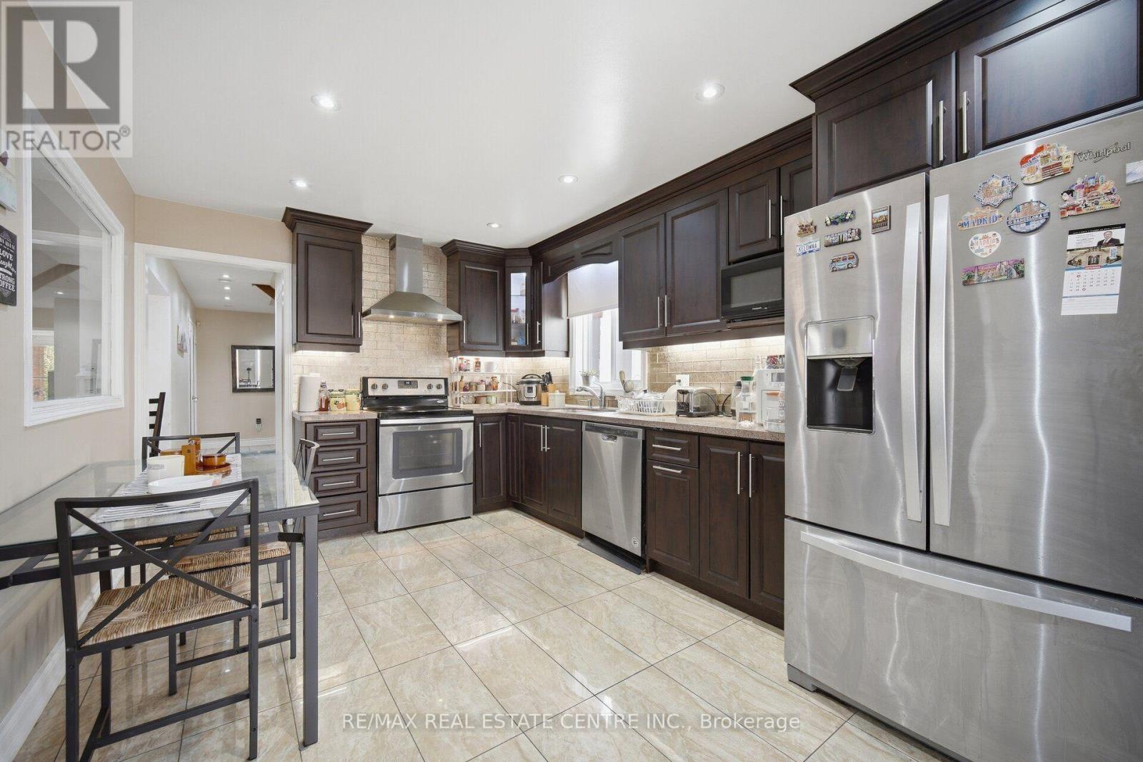 22 Faywood Drive, Brampton (Fletcher's West), Ontario  L6Y 4K3 - Photo 13 - W13843622