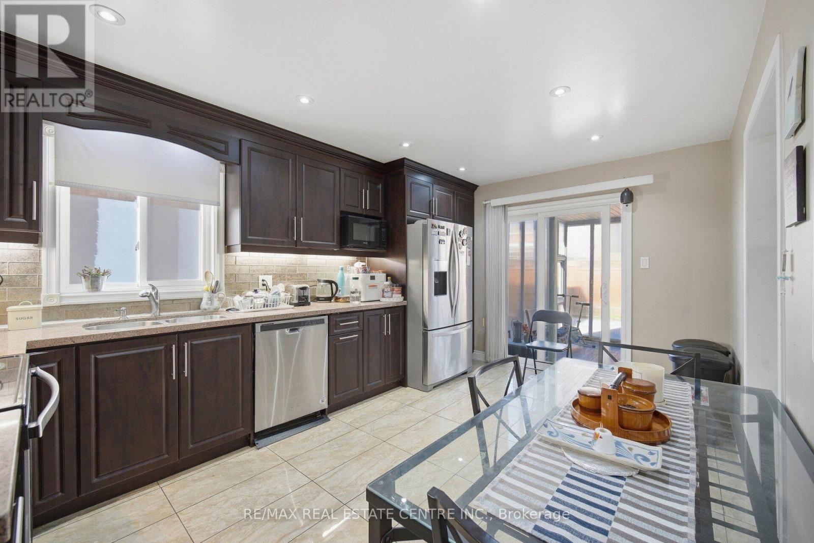 22 Faywood Drive, Brampton (Fletcher's West), Ontario  L6Y 4K3 - Photo 14 - W13843622